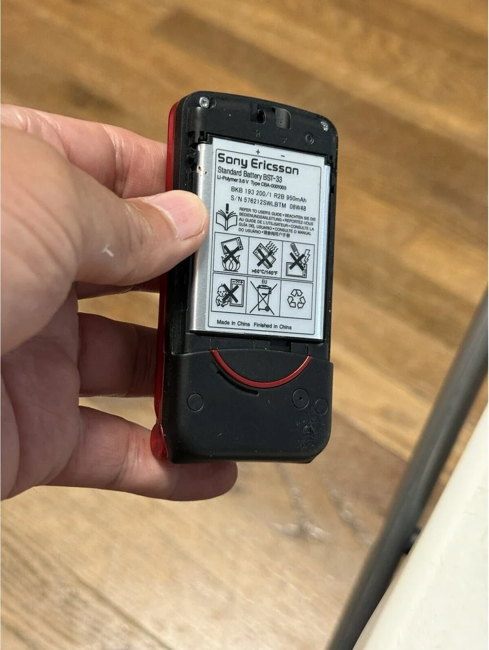 Sony Ericsson TM506 - Red ( T-Mobile ) Flip Phone ( Not Working ) No Power